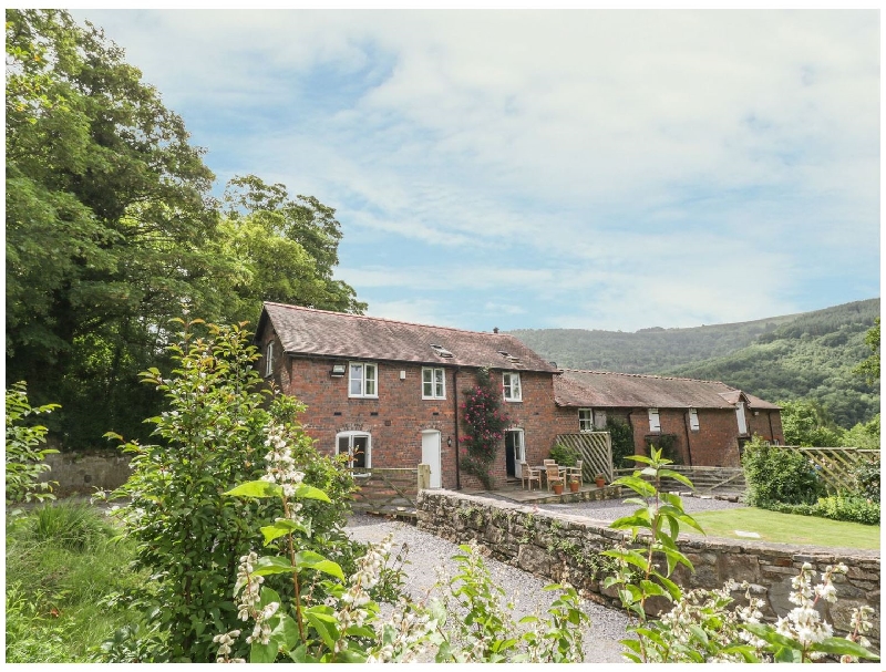 Bryn Howell Stables a british holiday cottage for 6 in , 