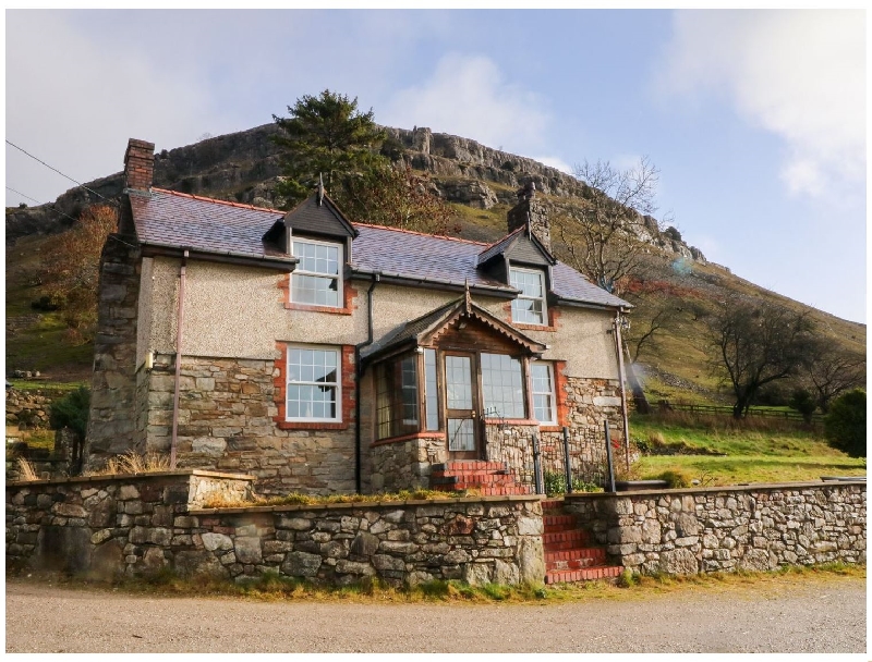 The Panorama Farmhouse a british holiday cottage for 8 in , 