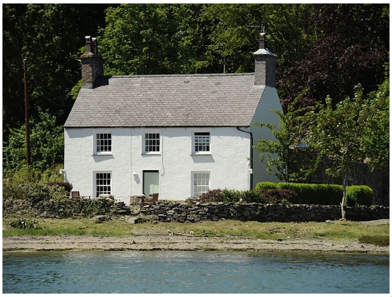 Min Y Mor a british holiday cottage for 8 in , 