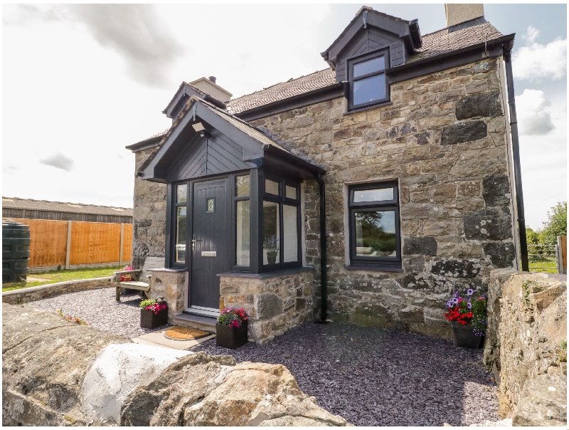 Tyn Y Coed a british holiday cottage for 6 in , 